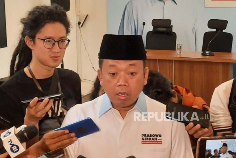 Sekretaris TKN Prabowo-Gibran, Nusron Wahid saat diwawancarai wartawan di Media Center TKN, Jakarta Selatan, Kamis (8/2/2024). 