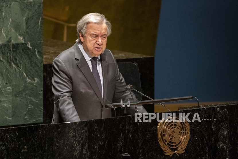 Sekretaris Jenderal PBB Antonio Guterres berbicara selama sesi darurat Majelis Umum PBB, Senin, 28 Februari 2022, di Markas Besar PBB. 