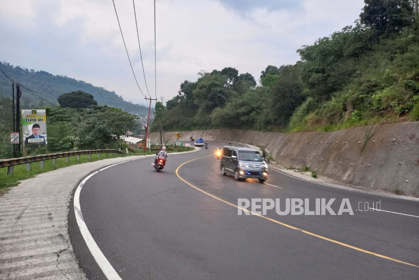 Kondisi tanjakan di jalur Gentong, Kabupaten Tasikmalaya, Jawa Barat, Selasa (18/4/2023).