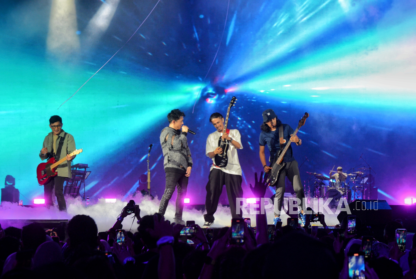 Grup band Noah saat tampil dalam konser The Final Show-The Great Journey of Noah. Noah resmi berpamitan untuk sementara dari industri musik Tanah Air. 