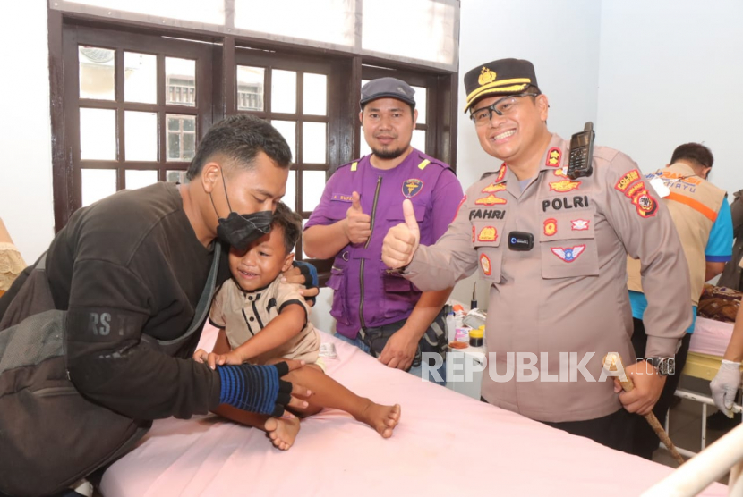 Kegiatan khitanan massal dalam Rangka Hari Bhayangkara ke – 77 Polres Indramayu diikuti oleh 100 anak.