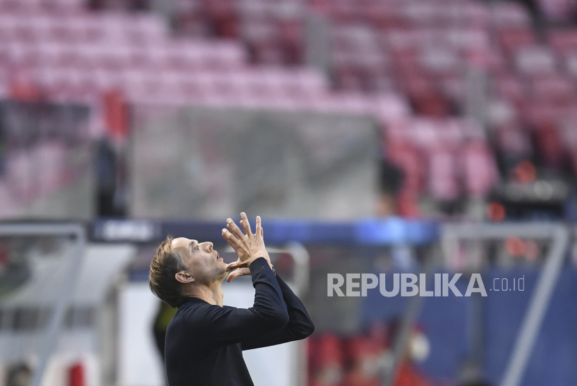 Pelatih kepala Paris Saint Germain Thomas Tuchel bereaksi selama pertandingan perempat final Liga Champions UEFA.
