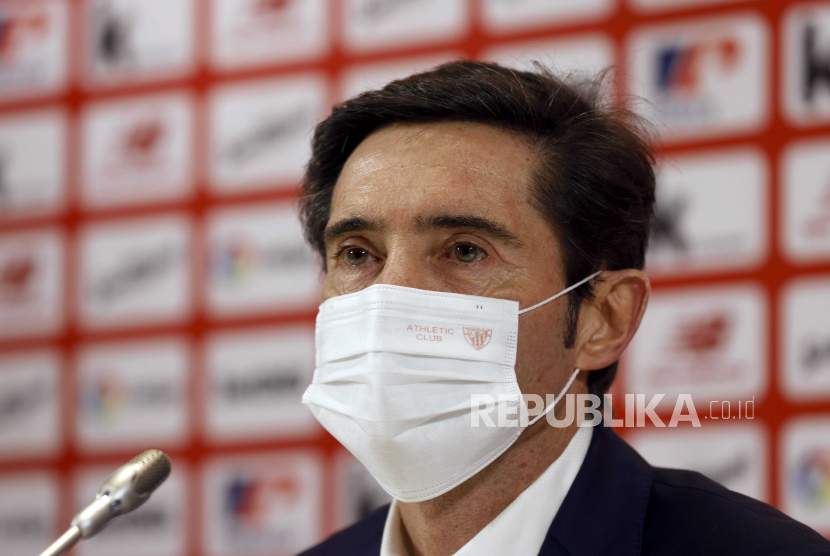 Marcelino Garcia Toral dari Spanyol menghadiri konferensi pers selama presentasinya sebagai pelatih kepala baru Athletic Club de Bilbao, di Bilbao, Basque Country, Spanyol, 05 Januari 2021. Toral menandatangani kontrak barunya hingga Juni 2022