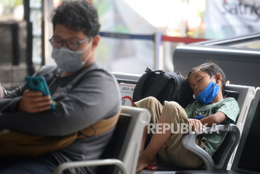 Pembatasan sosial berskala besar (PSBB) jilid dua yang dilakukan oleh Provinsi DKI Jakarta sejauh ini belum terlalu mempengaruhi operaisonal kereta api (KA) yang melintasi Stasiun Solobalapan (Foto: ilustrais penumpang kereta api)