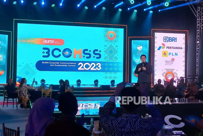 Menteri BUMN Erick Thohir dalam acara BUMN Corporate Communications and Sustainability Summit (BCOMSS) 2023 di Tennis Indoor, Senayan, Jakarta, Kamis (9/3/2023).