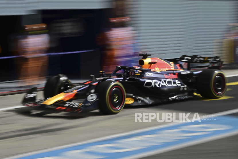 Pembalap Red Bull Max Verstappen beraksi di Sirkuit Monza. 