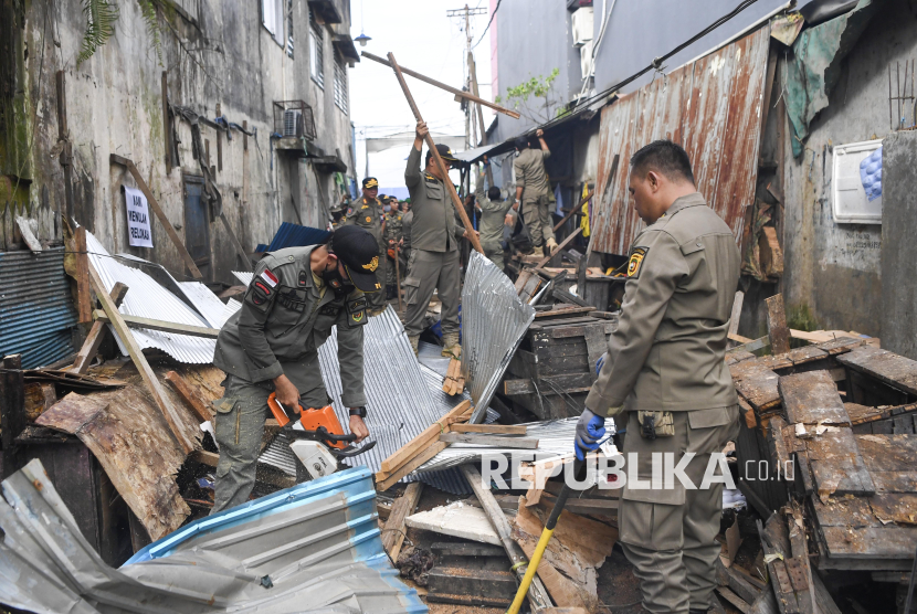 Pembongkaran Lapak Pedagang Pasar Subuh Samarinda