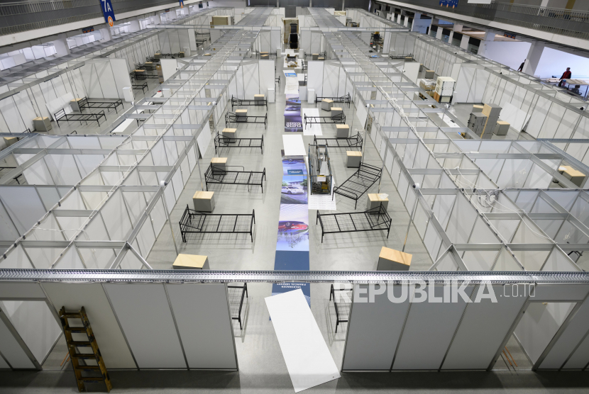  Gambaran umum persiapan untuk mendirikan rumah sakit sementara di fasilitas pameran industri terbesar di Polandia 