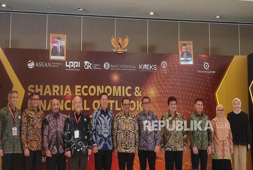 Bank Indonesia bersama OJK, KNEKS, LPPI, dan Pusat Ekonomi dan Bisnis Syariah UI menggelar Sharia Economic and Financial Outlook (Shefo) di Hotel Pullman Jakarta, Senin (6/2/2023). Otoritas Jasa Keuangan (OJK) mencatat pertumbuhan aset perbankan syariah lebih tinggi dibandingkan bank konvensional.