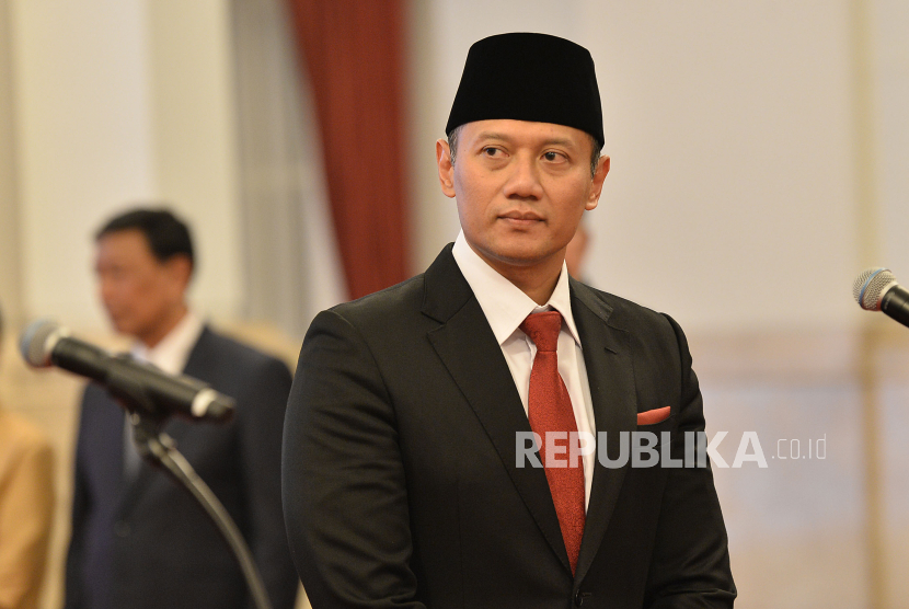 Menteri ATR/BPN Agus Harimurti Yudhoyono. Pengamat menilai penarikan Demokrat ke kabinet untuk memperkuat posisi Jokowi.