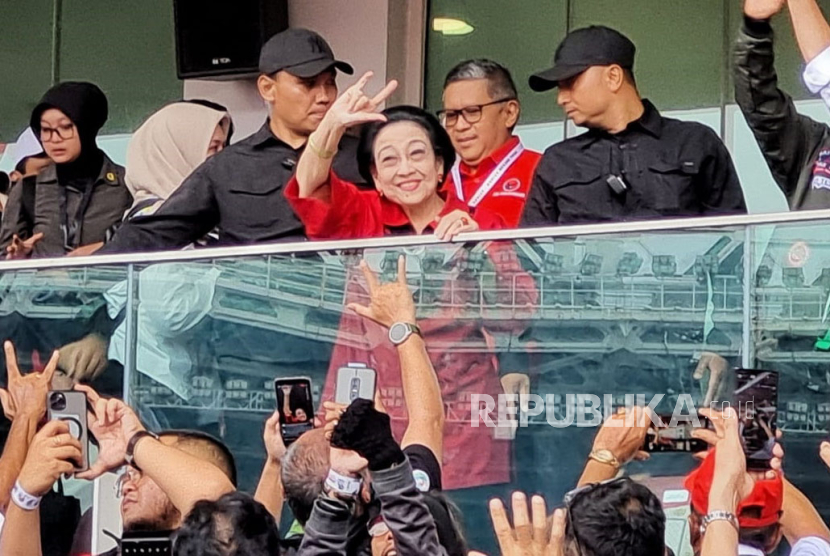 Ketua Umum PDIP, Megawati Soekarnoputri menghadiri kampanye akbar Ganjar Pranowo-Mahfud MD, di Stadion Utama Gelora Bung Karno (SUGBK), Jakarta, Sabtu (3/2/2024). 