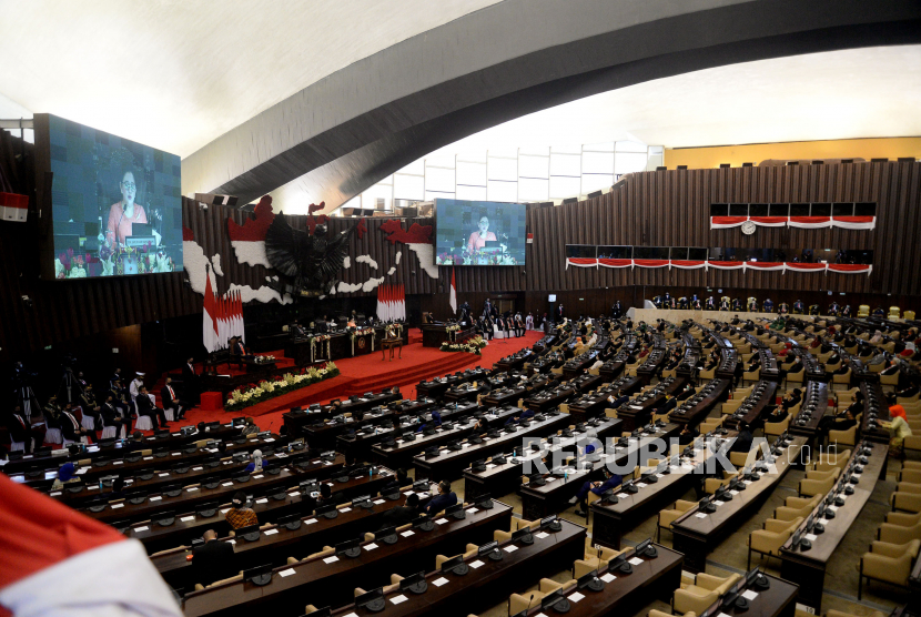 Suasana pembukaan masa persidangan I DPR tahun 2020-2021 di Kompleks Parlemen, Senayan, Jakarta, Jumat (14/8).Prayogi/Republika.