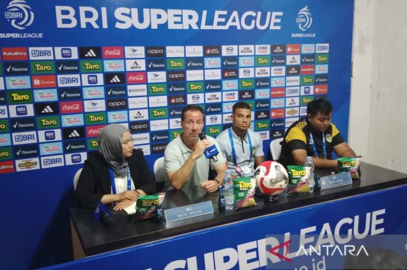 Van Gastel yakin Persik sulitkan PSIM.