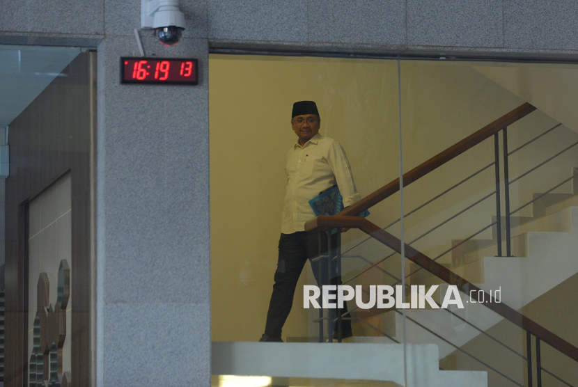 Mantan menag Yaqut Cholil Qoumas usai menjalani pemeriksaan di Gedung Merah Putih KPK, Jakarta, Senin (1/9/2025). Yaqut Cholil Qoumas dimintai keterangan sebagai saksi selama tujuh jam terkait kasus dugaan korupsi kuota haji untuk penyelenggaraan ibadah haji tahun 2023-2024.