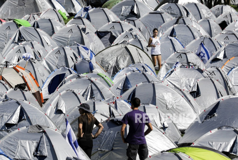 Banyak tenda didirikan di taman dekat Knesset atau parlemen Israel untuk memprotes reformasi peradilan Israel 