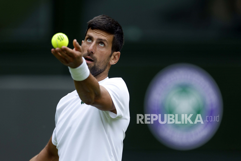  Petenis Serbia Novak Djokovic di Kejuaraan Grand Slam Wimbledon 2022.