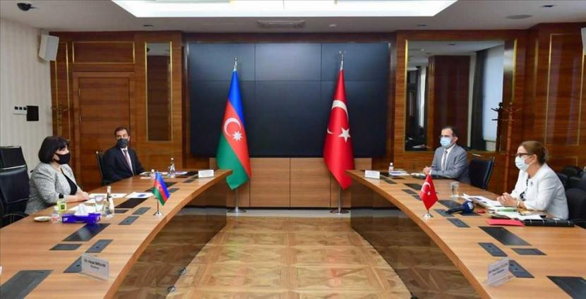 Azerbaijan dan Armenia menandatangani perjanjian yang ditengahi oleh Rusia pada 10 November