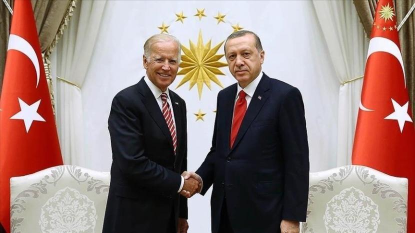 Presiden Turki Recep Tayyip Erdogan dan Presiden Amerika Serikat (AS) Joe Biden  membahas hubungan bilateral serta krisis Rusia-Ukraina