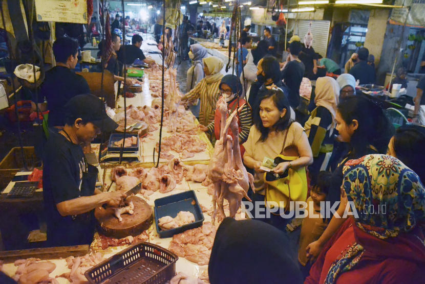 Harga daging ayam di Pasar Tradisional Boyolali Kota, Provinsi Jawa Tengah (Jateng) menjelang bulan puasa Ramadhan 1445 Hijriah dijual mengalami kenaikan.