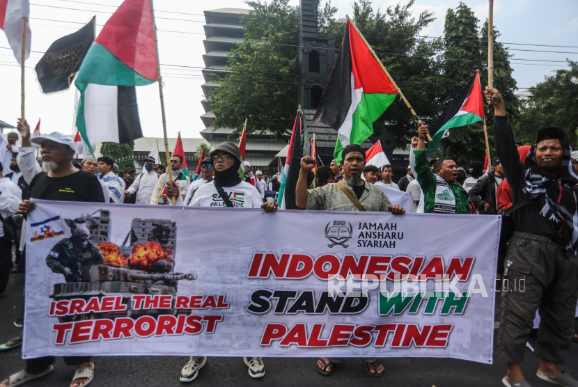 Pro-Palestinian march in Semarang, Central Java, on Friday (13/10/2023).