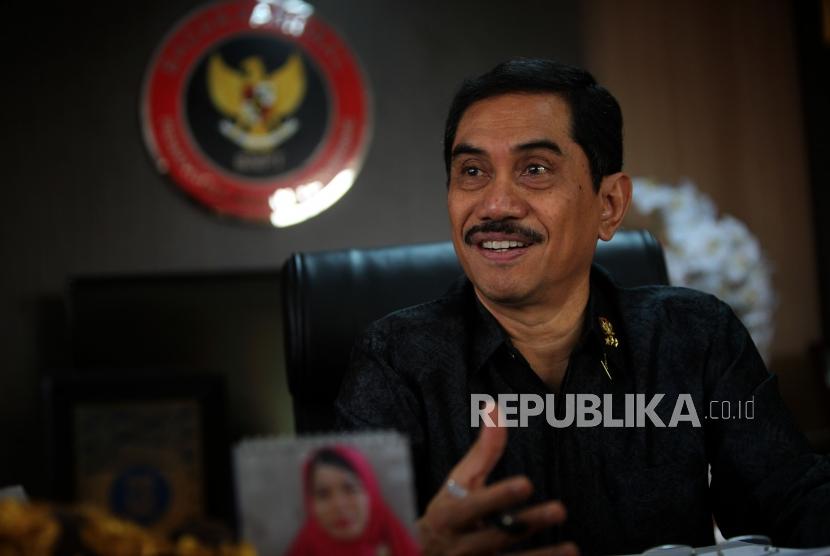 Kepala Badan Nasional Penanggulangan Terorisme Suhardi Alius memberikan paparannya saat wawancara di Kantor Kementerian BUMN, Jakarta, Jumat (22/6).