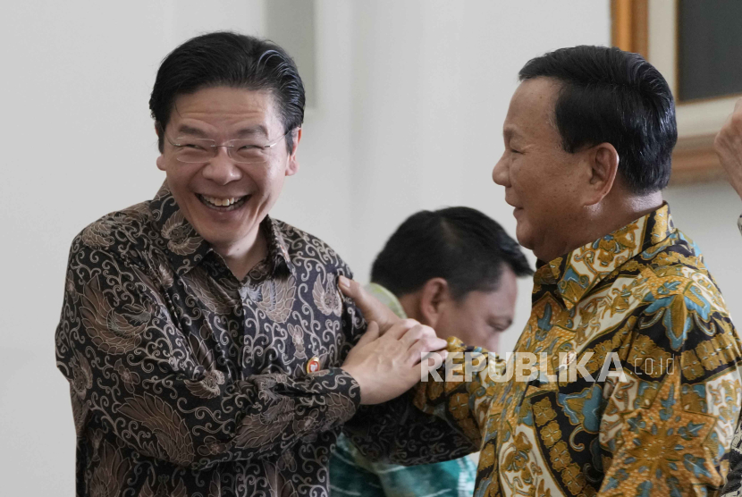 Perdana Menteri Singapura Lawrence Wong saat menemui Prabowo Subianto sebagai menteri pertahanan di Istana Bogor pada 15 Mei 2024.