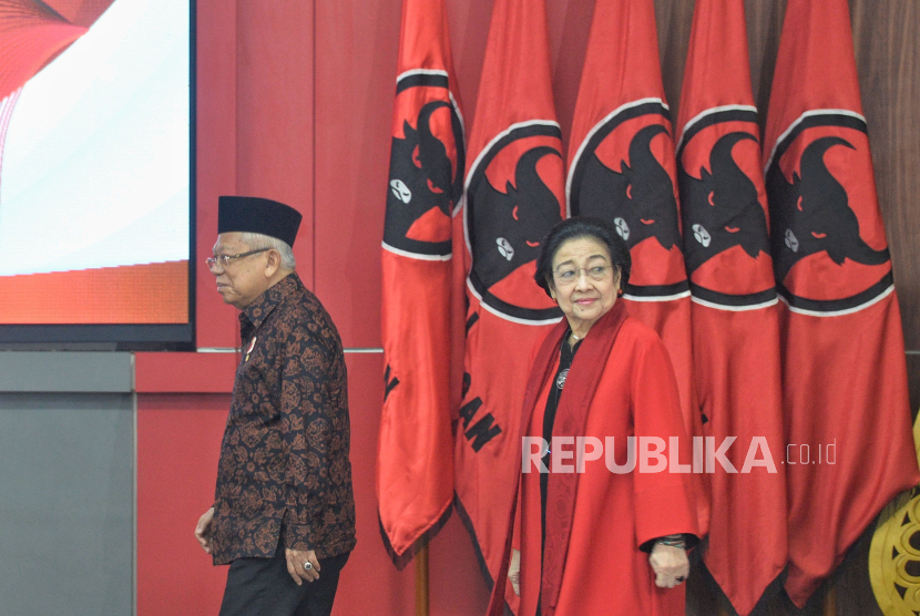 Ketua Umum PDI Perjuangan Megawati Soekarnoputri bersama Wakil Presiden Maruf Amin saat perayaan HUT Ke -51 PDI Perjuangan di Sekolah Partai DPP PDIP, Lenteng Agung, Jakarta, Rabu (10/1/2024). Tema yang diusung di HUT ke-51 PDIP yaitu Satyam Eva Jayate, Kebenaran Pasti Menang.