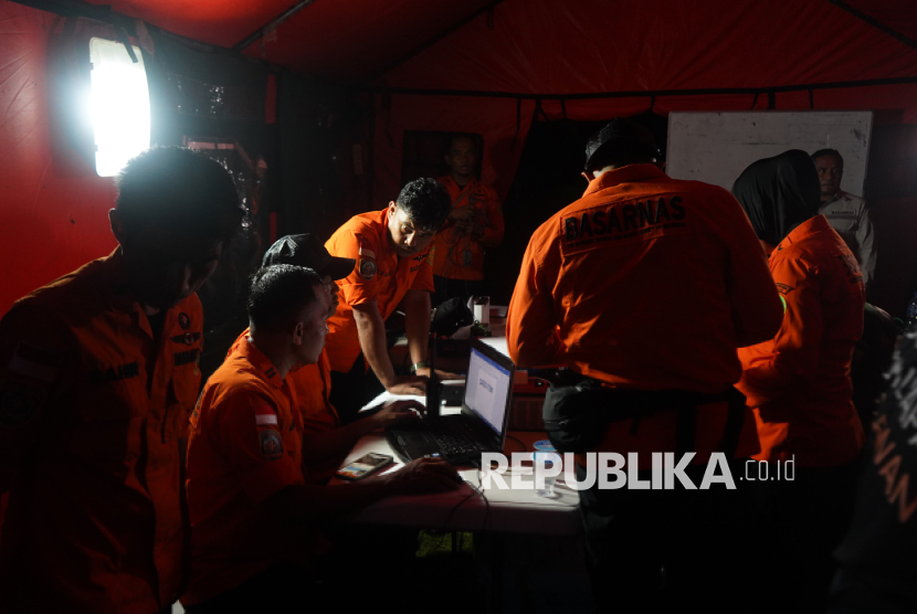 Tim SAR Gabungan Cari Pesawat Indonesia Air yang Hilang