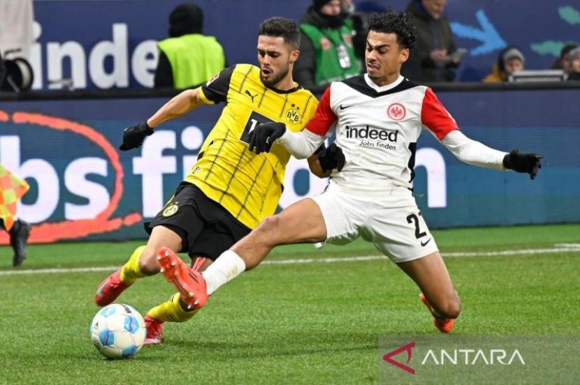 Bayern Muenchen Resmi Rekrut Bek Sayap Nathaniel Brown dari Eintracht Frankfurt