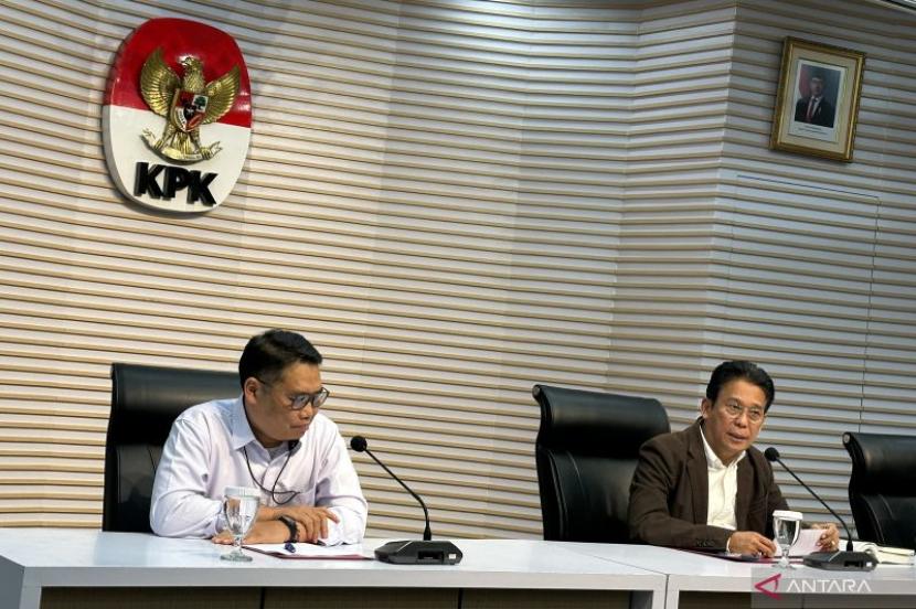 KPK Umumkan Tersangka Kasus Korupsi Gubernur Riau Setelah 1x24 Jam OTT