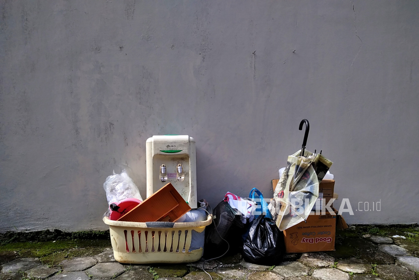 Beberapa sampah yang dibawa nasabah untuk setoran bulanan di Bank Sampah, (ilustrasi)