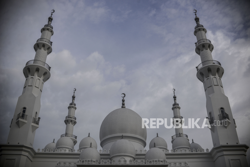 Bagian kubah dan menara Masjid At-Thohir di kawasan Cimanggis, Depok, Jawa Barat, Jumat (11/2/2022). Makna Ash-Shamad, Kata yang Hanya Disebutkan Sekali dalam Alquran