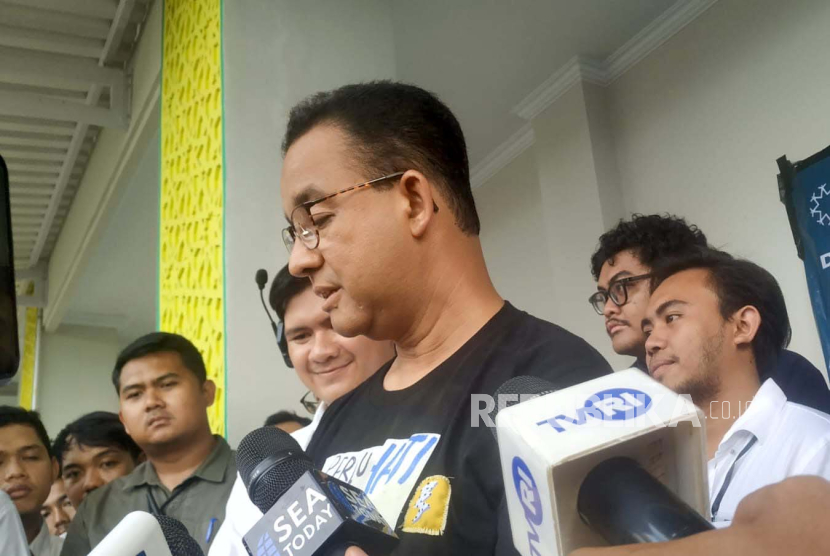 Calon Presiden nomor urut 01 Anies Baswedan usai menghadiri acara Desak Anies di Rocket Convention Hall, Godean, Kabupaten Sleman, DIY, Selasa (23/1/2024).