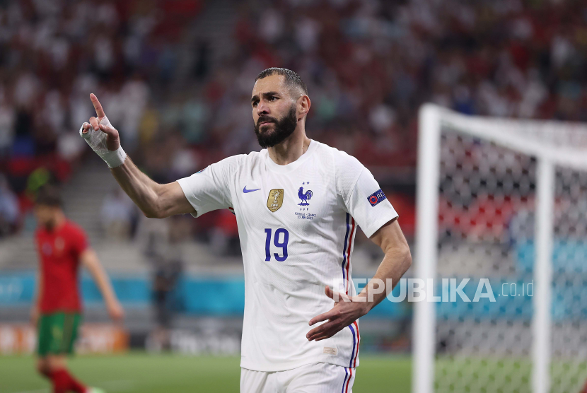 Reaksi Karim Benzema dari Prancis setelah mencetak gol kedua timnya selama pertandingan sepak bola babak penyisihan grup F UEFA EURO 2020 antara Portugal dan Prancis di Budapest, Hongaria, 23 Juni 2021.