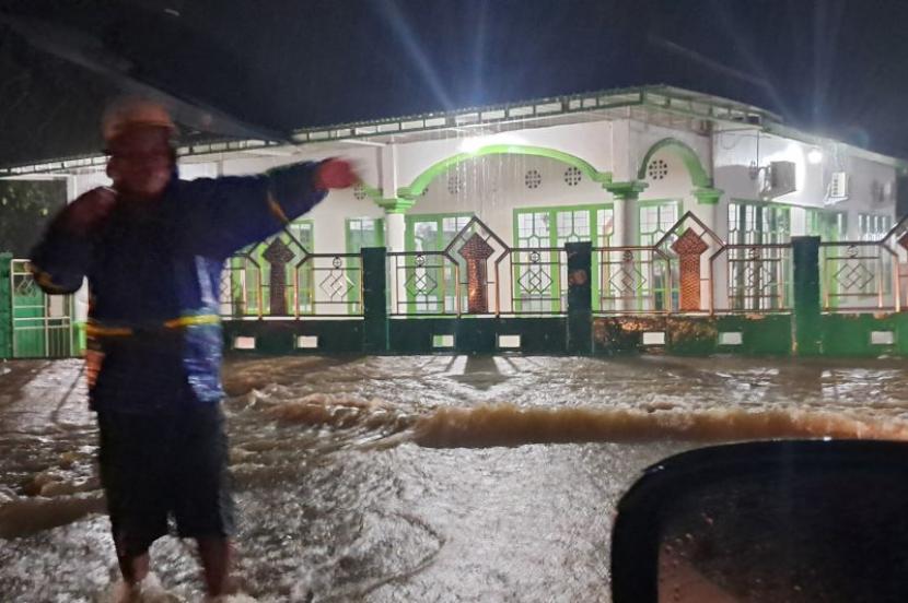 Banjir Akibatkan Kemacetan di Kabupaten Barru