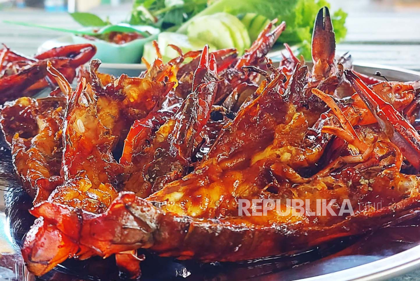 Sajian lobster bakar, di salah satu warung makan di Lampung (ilustrasi).