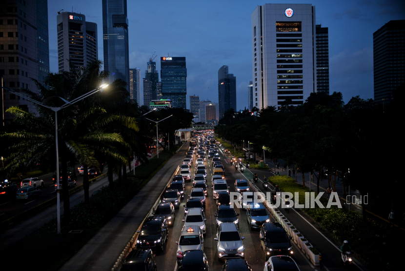 Kemacetan di Jalan Jenderal Sudirman, Jakarta Pusat. Ketua DPRD meminta Pemprov DKI Jakarta meniru Jepang untuk mengatasi kemacetan.