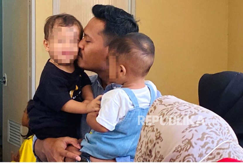 Dua keluarga bayi tertukar menjalani proses bonding di Mapolres Bogor, Senin (4/9/2023). 