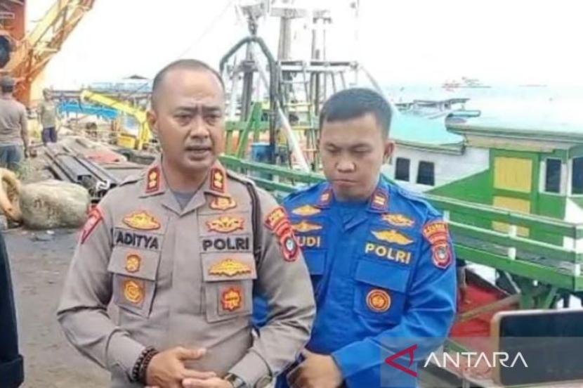 Polisi Bangka Barat bongkar ponton tambang liar di Perairan Cupat.
