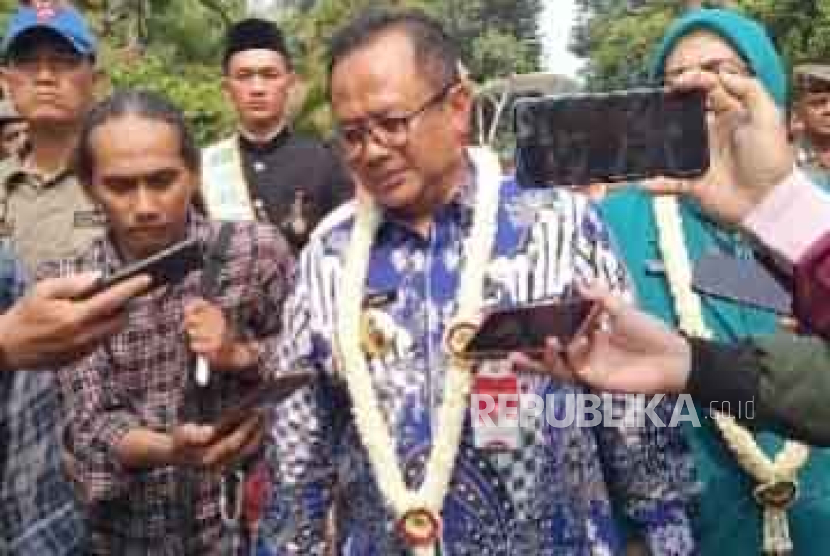 Penjabat (Pj) Wali Kota Bekasi Raden Gani Muhammad ketika diwawancara wartawan.