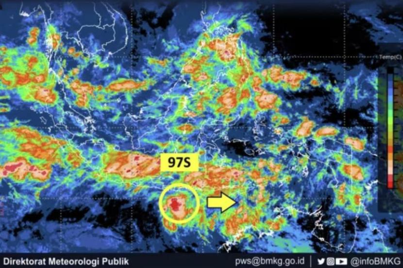 BMKG deteksi dua bibit siklon berpotensi menguat di perairan RI.