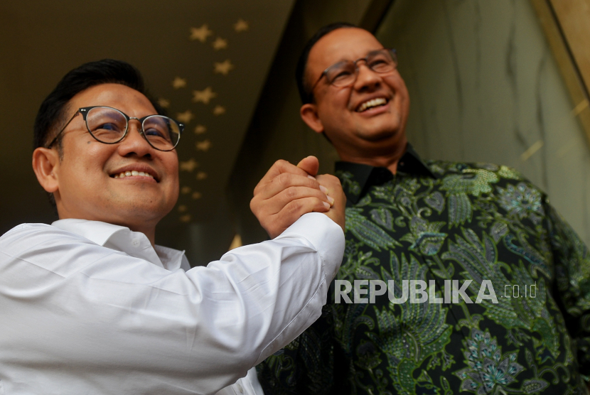 Ketua Umum Partai Kebangkitan Bangsa (PKB) Muhaimin Iskandar (kiri) bersama  Anies Baswedan (kanan)