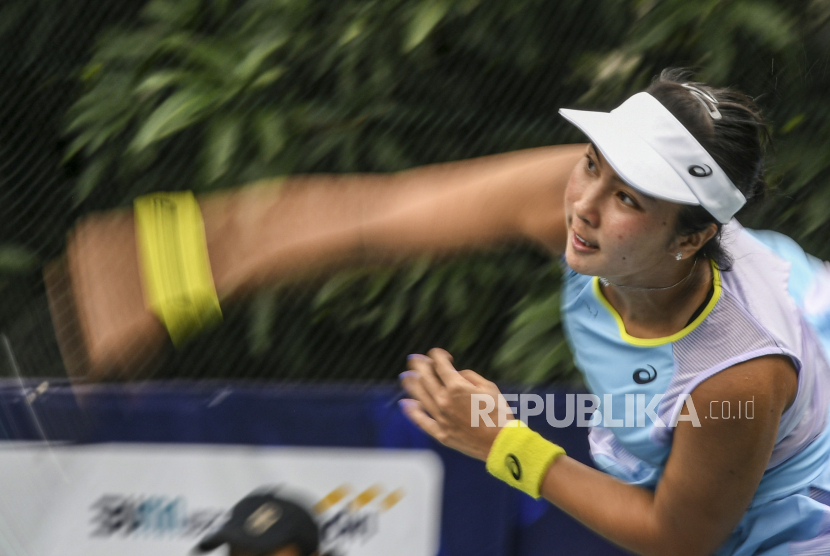 Petenis putri Indonesia, Aldila Sutjiadi, yang tahun 2023 ini lolos semifinal Grand Slam Wimbledon dan French Open.