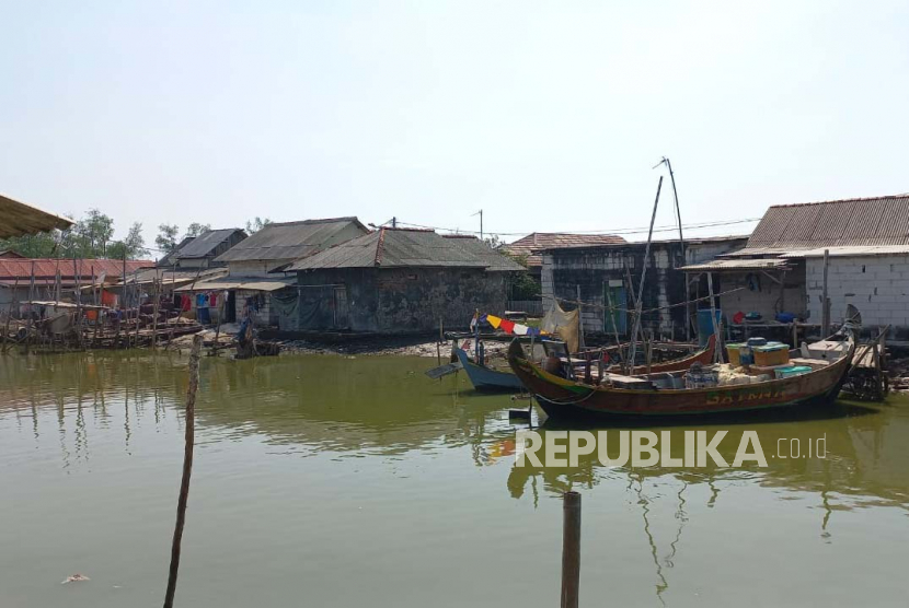 Pemukiman Kp Muara Gembong Desa Pantai Mekar, Kabupaten Bekasi yang sering terkena banjir rob, Selasa (4/7/2023). 