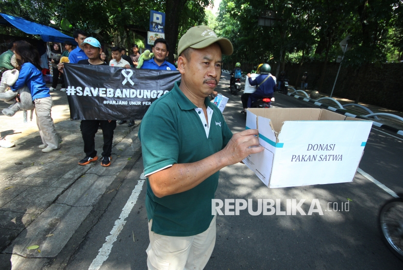 Puluhan Pegawai Bandung Zoo Galang Dana untuk Pemberian Pakan Hewan