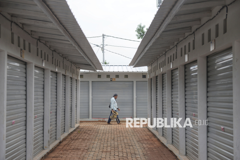Mengunjungi Tempat Relokasi Pedagang Pasar Hewan Barito