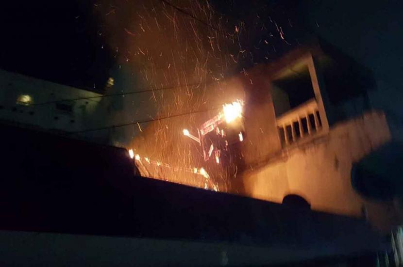 Rumah di Surabaya Terbakar, Pemilik Diduga Alami Gangguan Jiwa
