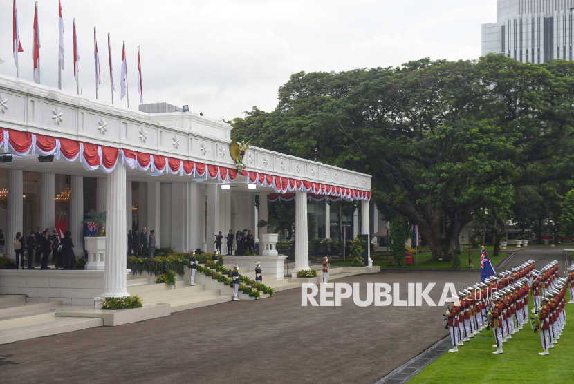 The atmosphere of the reception ceremony of Australian Prime Minister Anthony Albanese's working visit at Istana Merdeka, Jakarta, Friday (6/2/2026). President Prabowo received a working visit from Australian PM Anthony Albanese which is expected to further strengthen the Indonesia-Australia strategic partnership relationship in various fields.