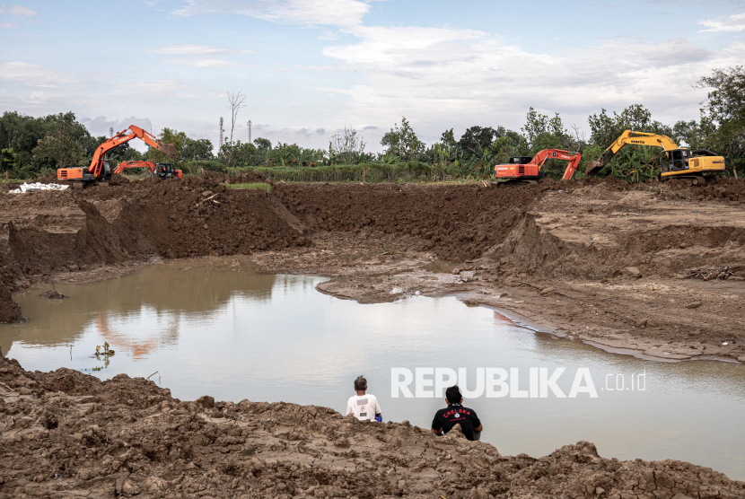 Delapan Unit Alat Berat Dikerahkan dalam Proses Perbaikan Tanggul Sungai Tuntang