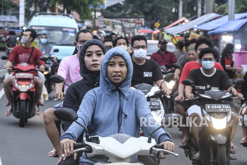 Suasana lalu lintas saat pemberlakukan PSBB di Kebayoran Lama, Jakarta, Kamis (21/5/2020).  Juru bicara pemerintah untuk penanganan COVID-19 Achmad Yurianto menyatakan, hingga Kamis (21/5) pukul 12